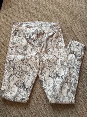 Guess Brittney Skinny Ankle Jeans in Grey Floral